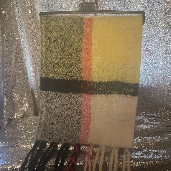 Forever 21 scarf, hat and gloves set. NWT - Picture 4 of 5